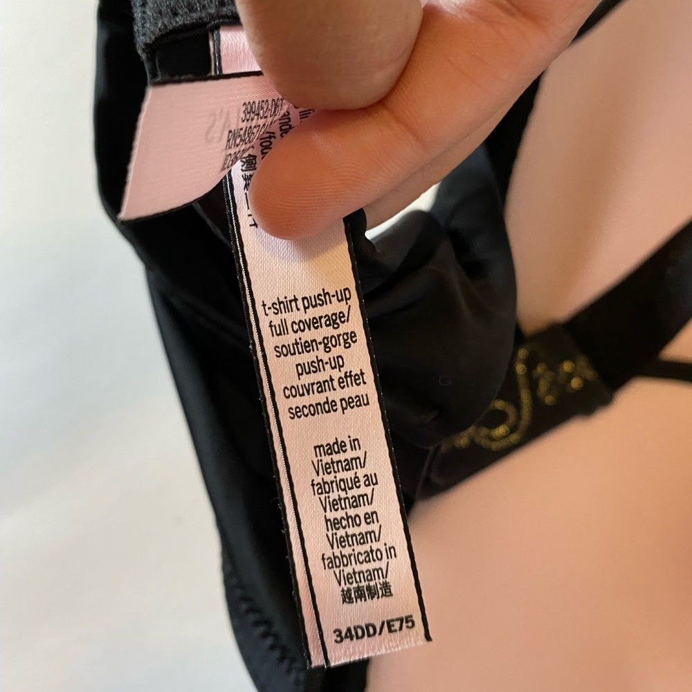 Victoria Secret - Picture 3 of 7